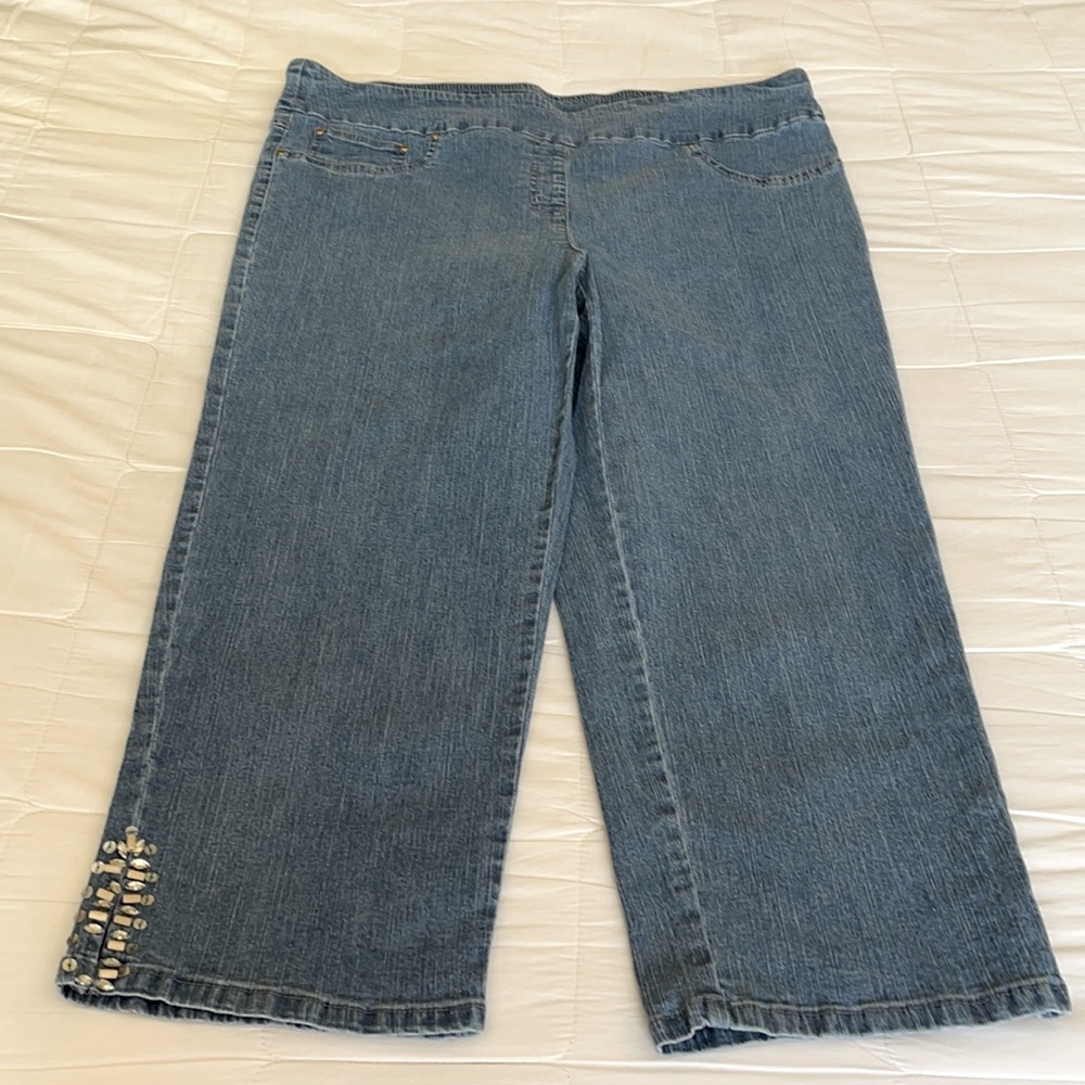 Ruby Rd. Denim Capri Pants Size 14 EUC